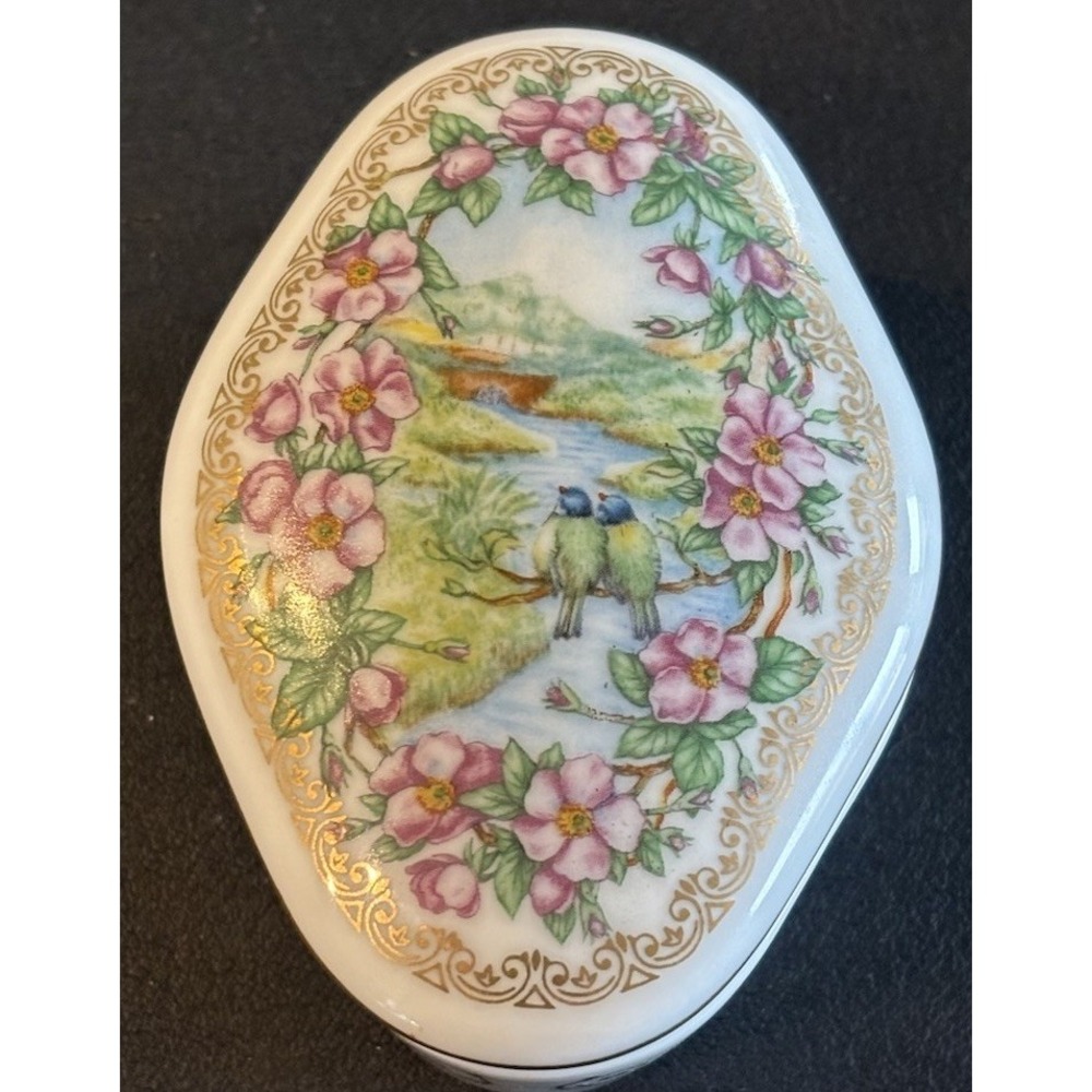 Vtg Heritage House Trinket Music Box Porcelain Love is a Many Splendored Thing